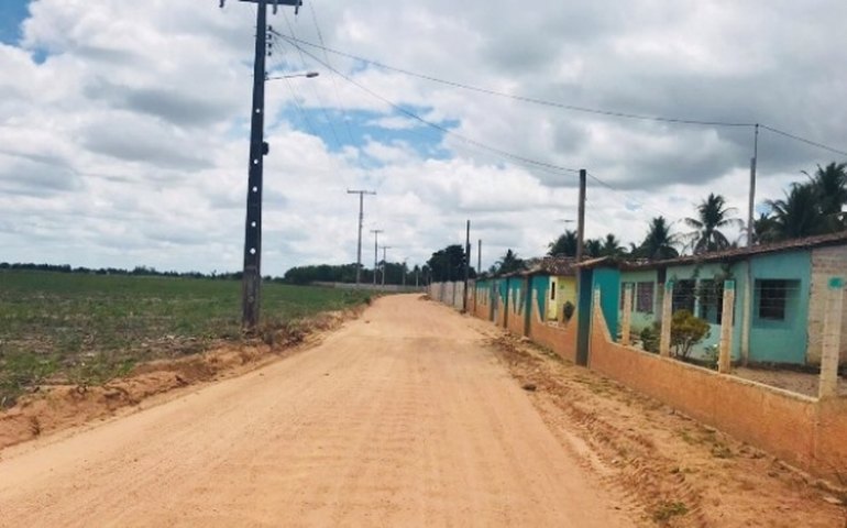 Governo assina OS de rodovia que liga os povoados de Retiro a Riachão, em Junqueiro