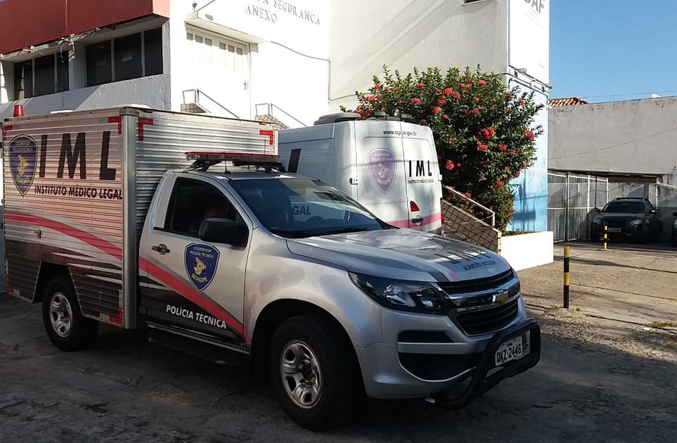 Carro do IML