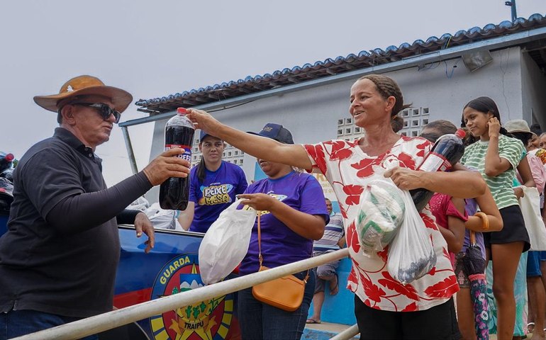 Prefeitura de Traipu realiza tradicional entrega de peixes e alimentos da Semana Santa