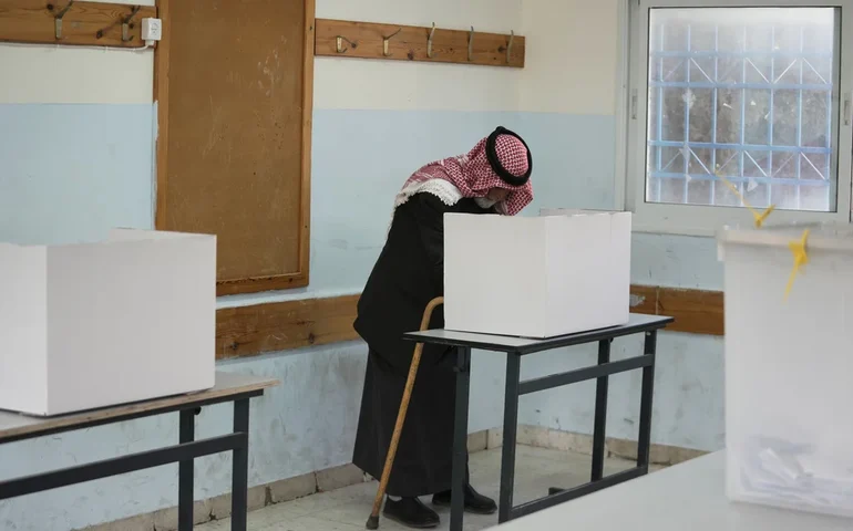 Eleições em Gaza e Cisjordânia são consideradas bem-sucedidas por autoridades palestinas