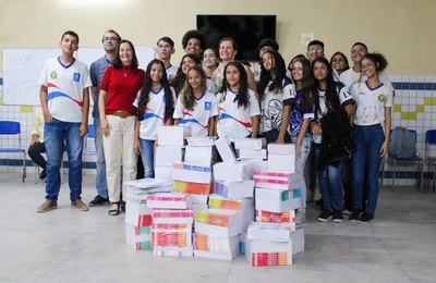 Rede pública de ensino começa a receber livros para ano letivo 2024