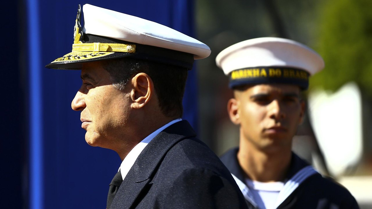 Ex-comandante da Marinha admite reuniões com Bolsonaro, mas nega existência de plano golpista