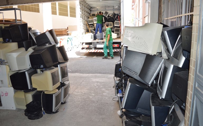 Justiça Federal em Alagoas doa equipamentos para reciclagem à COOPREL
