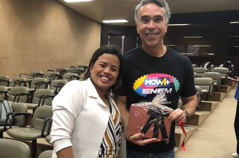 Professora indicada por Rafael Brito é premiada nacionalmente por transformar vidas por meio da educação