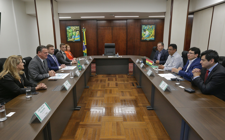 Brasil e Bolívia se reúnem para discutir cooperação no setor de fertilizantes
