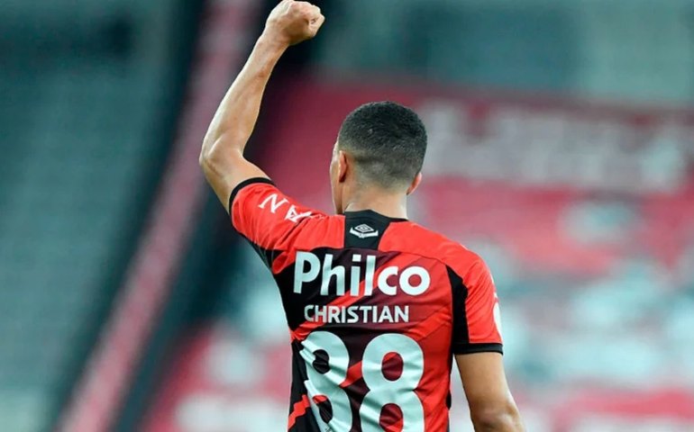 Time misto do Athletico-PR tem início avassalador e goleia Red Bull Bragantino