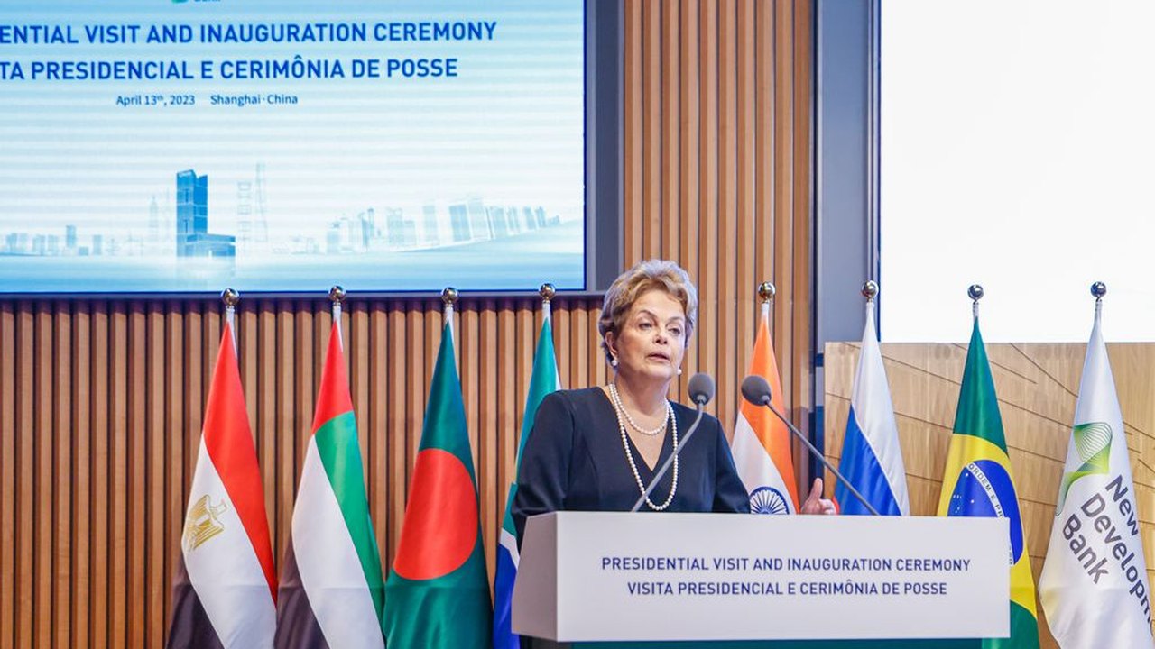 Dilma continua à frente do Banco do Brics por mais 5 anos