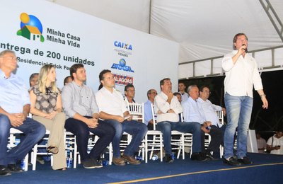 Marx Beltrão participa de entrega de 200 unidades habitacionais em Marechal