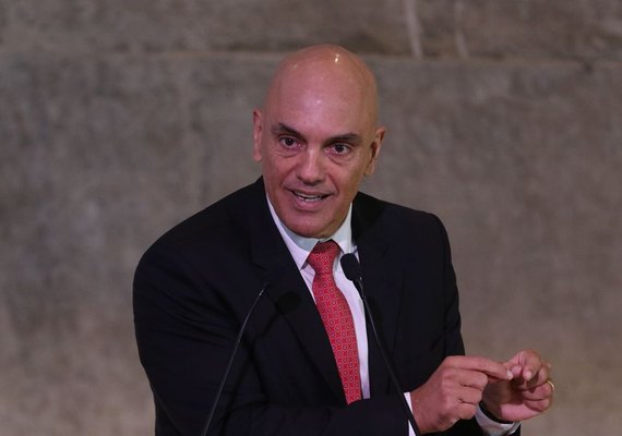 Moraes suspende Instagram e manda bloquear até R$ 50 milhões de Marcos do Val