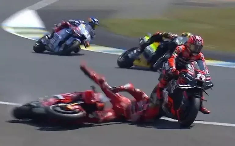 Bezzecchi vence etapa da França de MotoGP marcado por briga de Bagnaia e Viñales