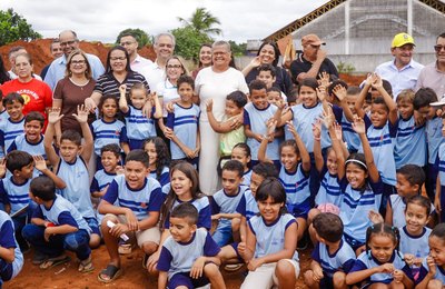 Prefeira Tia Júlia assina Ordem de Serviço para reforma e ampliação da Escola Ludugério Amâncio