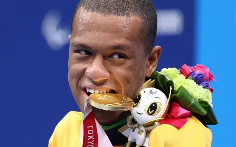 Natação paralímpica: Gabriel Araújo bate recorde mundial na Inglaterra