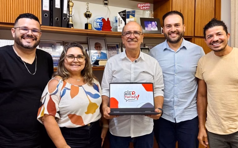 Turismo Inteligente: Penedo lança ‘Alô Turista!’, canal com Inteligência Artificial para visitantes