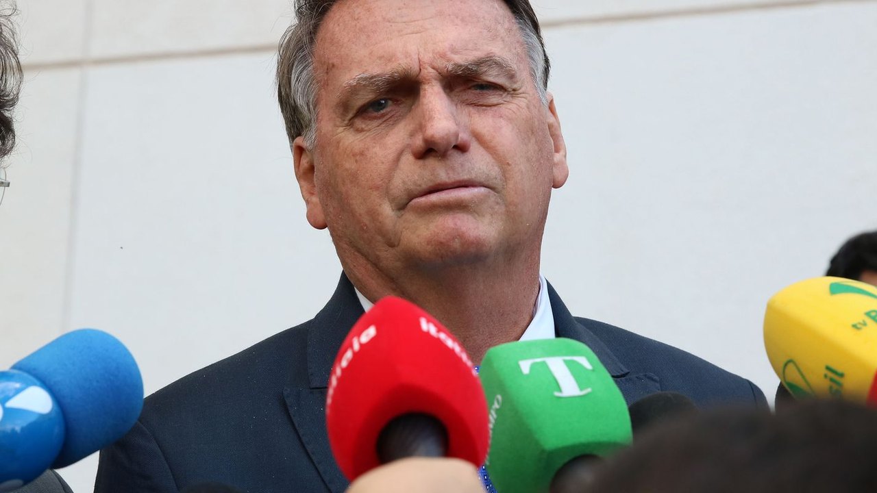 Bolsonaro não quis esculturas que Mauro Cid não conseguiu vender: 'Não valia nada'