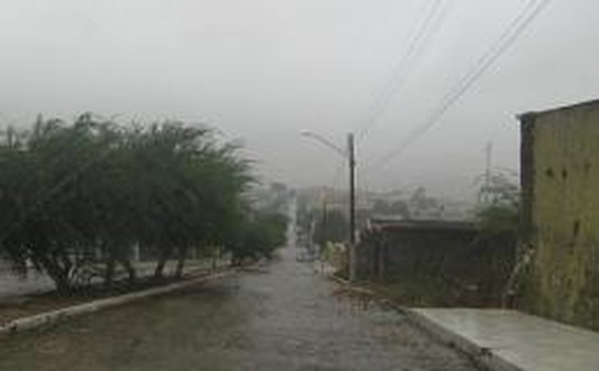 Chuva forte deixa Defesa Civil de Alagoas em estado de alerta
