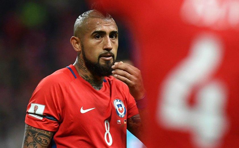 Arturo Vidal é hospitalizado com covid-19 e desfalca o Chile nas Eliminatórias