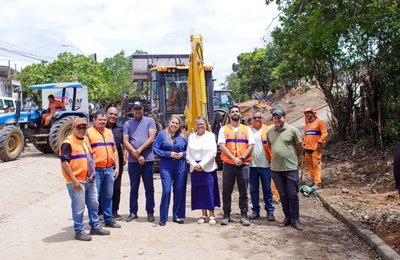 Prefeita Tia Júlia acompanha fase final das obras da Avenida Norte/Sul, em Palmeira