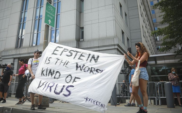 Senador dos EUA diz que FBI teria instruído agentes a sinalizar menções a Trump em arquivos de Epstein