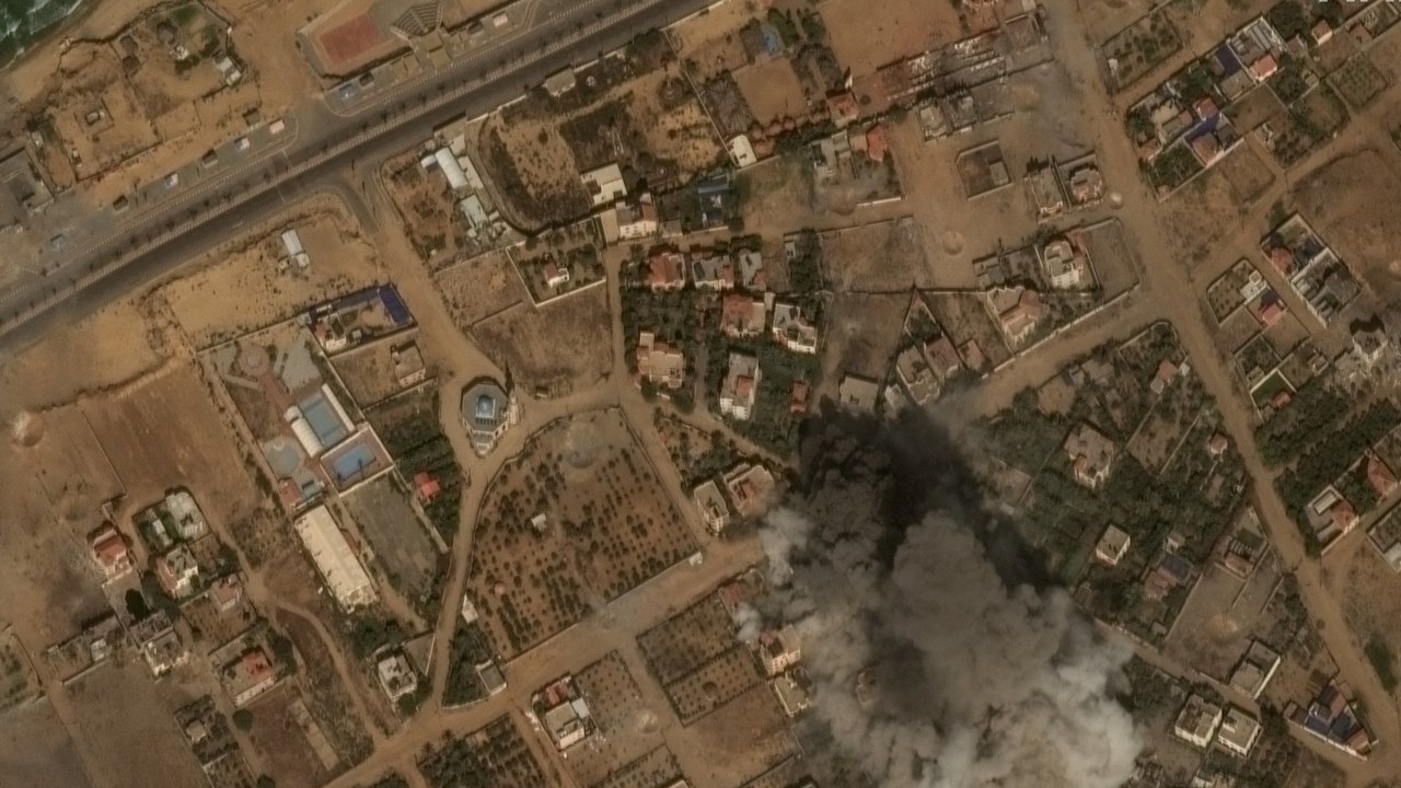 Imagens de satélite mostram que ataque israelense danificou sistema de defesa aérea do Irã 