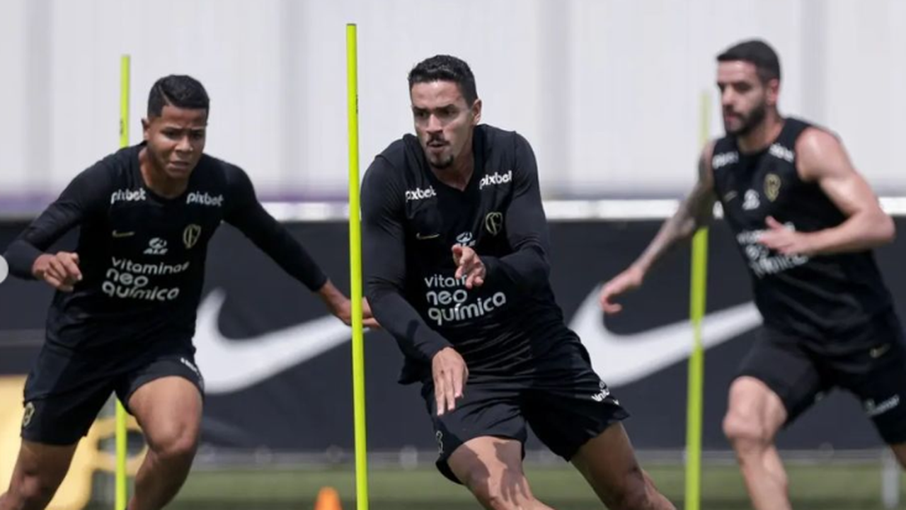Quarteto volta a campo e Corinthians treina 'completo' de olho no jogo com o Bahia