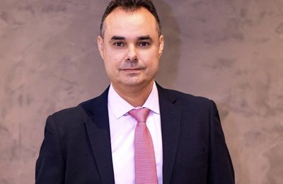 Professor de direito do Cesmac é semifinalista do Prêmio Jabuti Acadêmico 2025