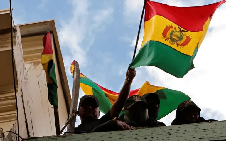 Bolivianos vão às urnas hoje para escolher próximo presidente