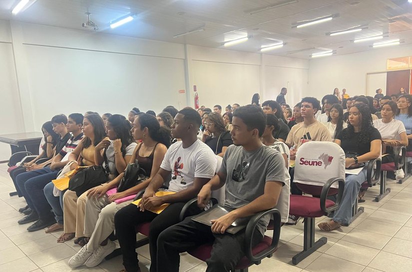 Seune promove palestra gratuita sobre proteção de crianças e adolescentes