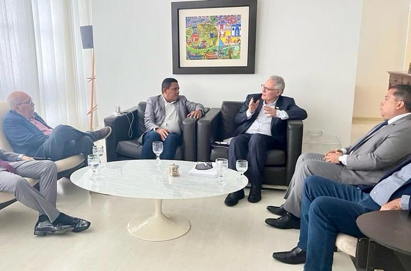 Prefeito Júlio, Dr. Pedro Gaia e vereador Pedrinho Gaia encontram-se com Renan Calheiros em Brasília