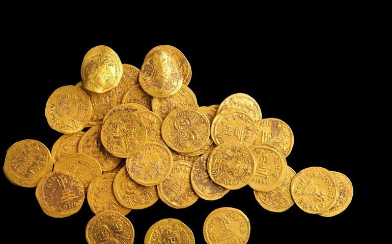 Imitação rara de moeda de ouro carolíngia é encontrada na Inglaterra