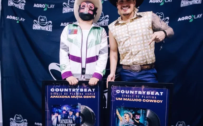 CountryBeat é surpreendido com discos de platina em sua primeira vez no Villa Country
