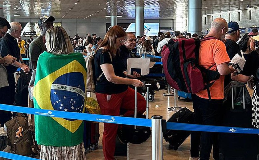 Chega a Brasília primeiro avião trazendo brasileiros de Israel