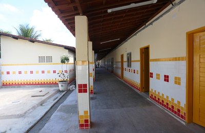 Prefeito Cacau entrega reforma da Escola Petronila de Gouveia, na Massagueira, nesta terça (12) 