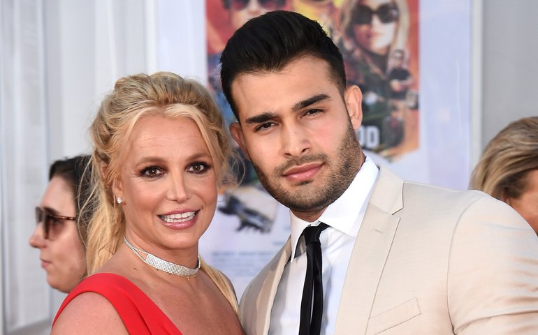 Britney Spears e Sam Asghari se separam após 14 meses de casamento, diz revista