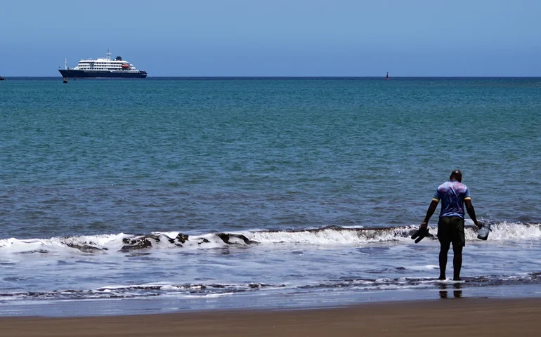 Navio de cruzeiro aguarda socorro após a morte de 3 pessoas em um possível surto do raro hantavírus