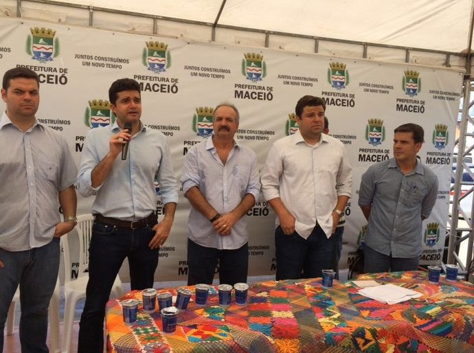 Rui assina ordem de serviço para construção de praça no Canaã