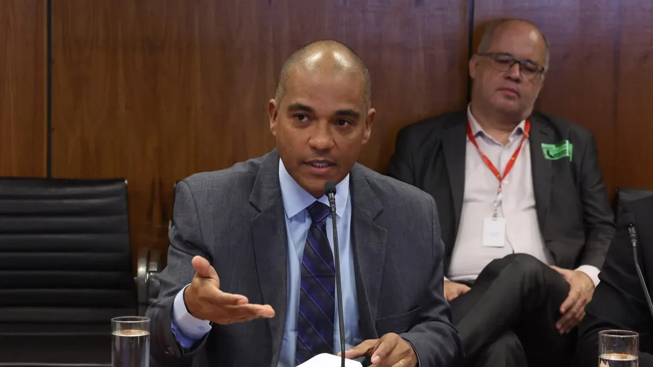 Conselheiro de Comunicação da Câmara, Clayton Santos apresenta em Brasília proposta de homenagem à Intercom e ao pesquisador alagoano José Marques de Melo