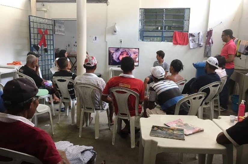 Creas Pop 2 celebra Natal com pessoas em situação de rua
