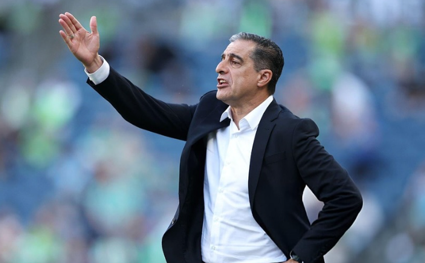 Diretoria do Fortaleza oficializa e elogia técnico Renato Paiva: 'Profissional com repertório'