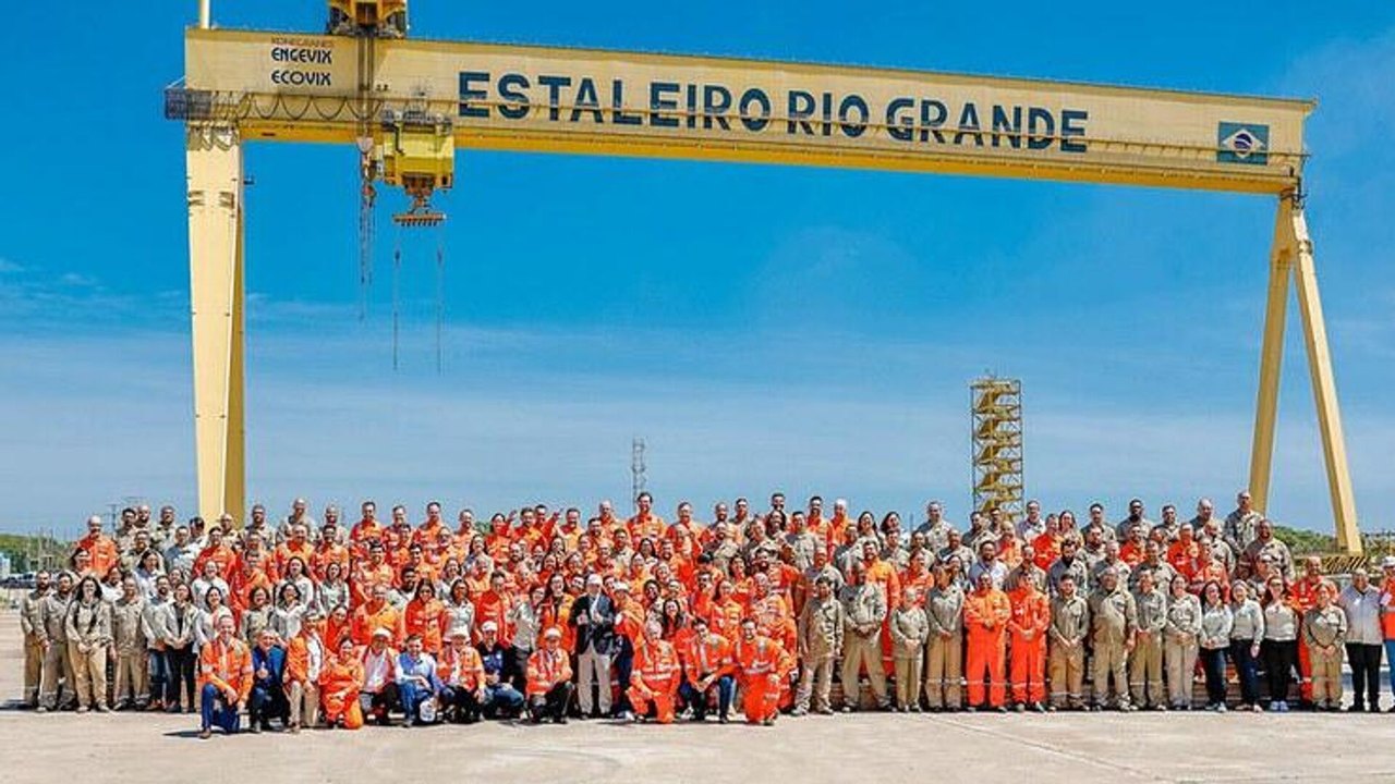 Lula assina contrato de novos navios do Programa de Ampliação da Frota da Petrobras e Transpetro