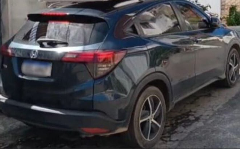 Polícia Civil localiza e recupera em Arapiraca carro roubado de artista plástica baiana