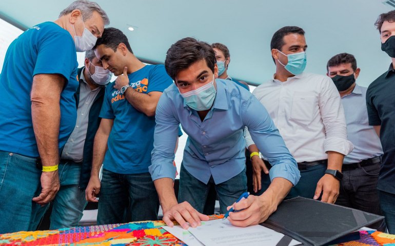 João Catunda defende que Auxílio Internet seja estendido aos alunos da rede municipal