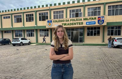 Cibele Moura comemora aprovação de projeto que garante autonomia das escolas sobre progressão parcial