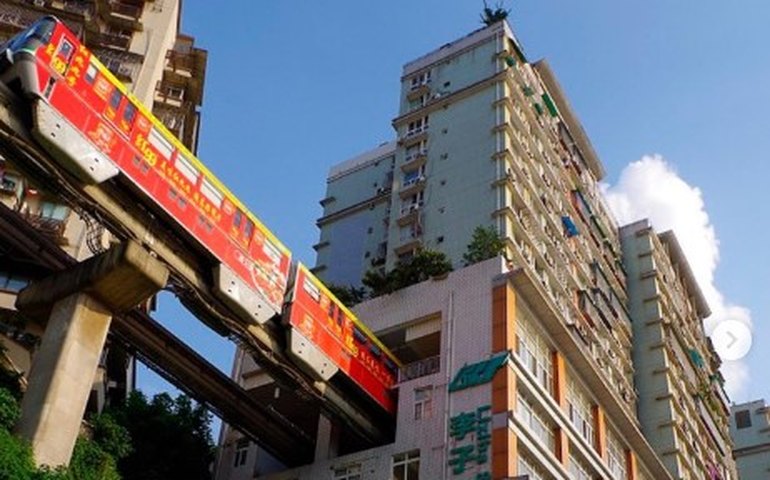 Estação ferroviária chinesa Chongqing Caiyuanba, de 70 anos, desmorona espetacularmente na história