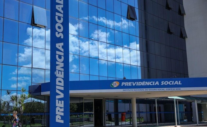 INSS já devolveu R$ 330 milhões a vítimas de descontos indevidos, afirma presidente INSS já devolveu R$ 330 milhões a vítimas de descontos indevidos, afirma presidente