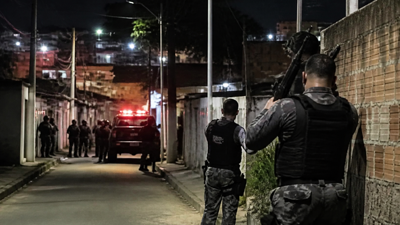 PM faz operação na Gardênia Azul contra bandidos envolvidos em disputas por territórios