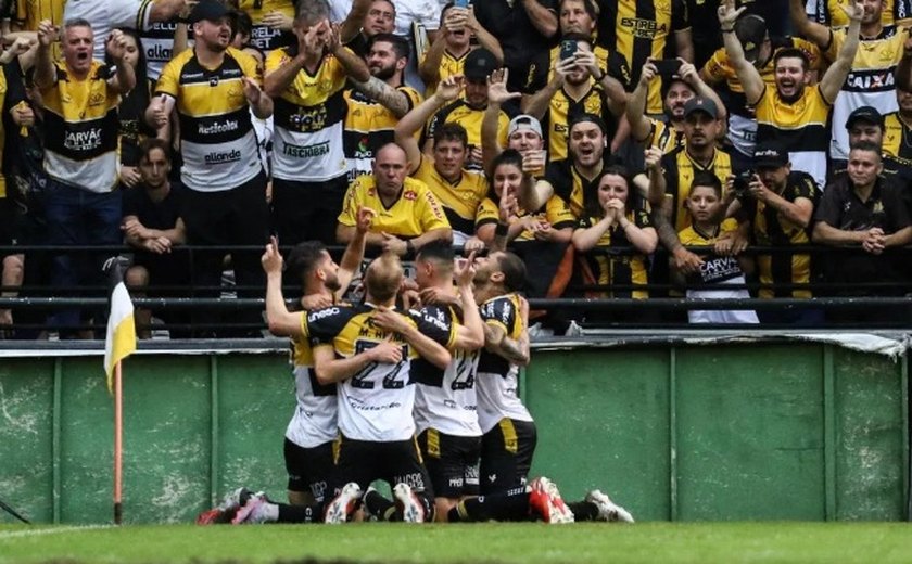 Criciúma vence e retorna à série A do Brasileirão