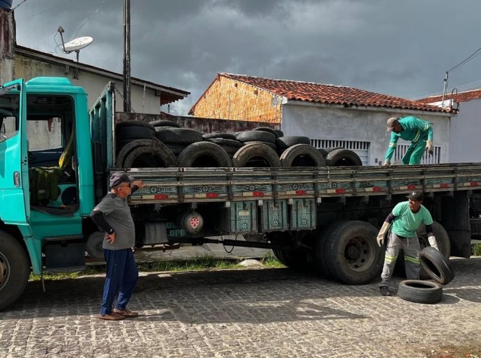 Prefeitura de Penedo recolhe mais de 8 toneladas de pneus no primeiro semestre deste ano