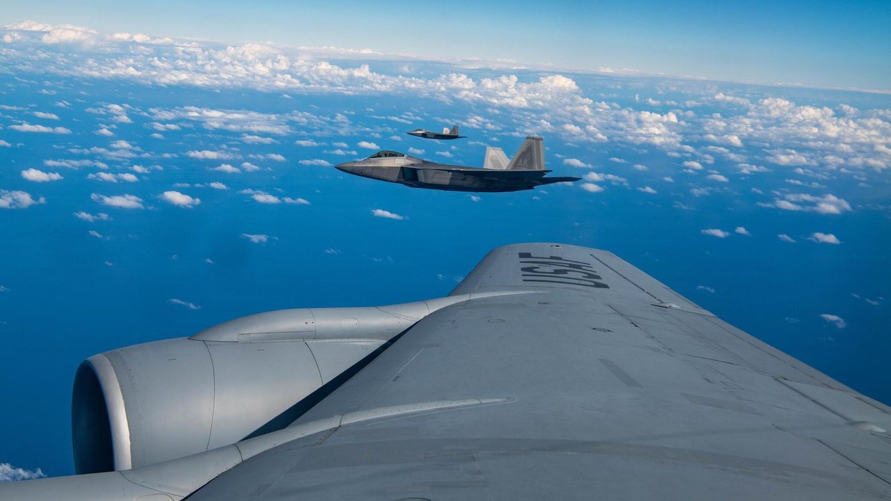 Caças F-22 dos EUA se mostraram inúteis em guerra contra o Irã devido à manutenção cara