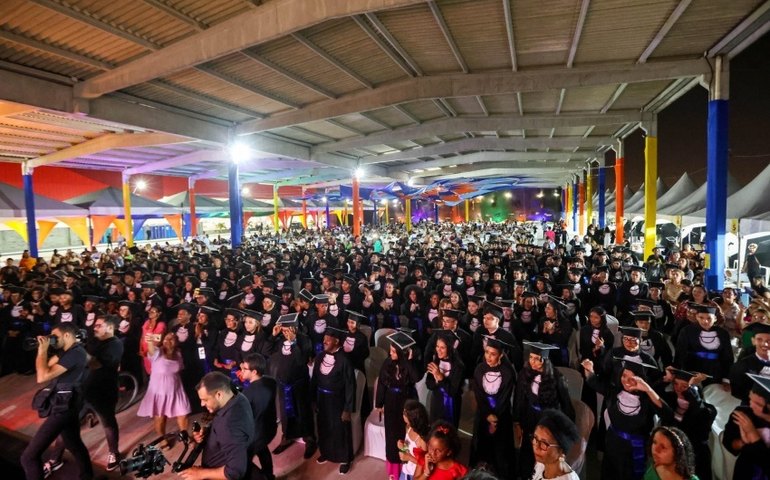 Prefeitura de Maceió realiza formatura unificada para 1.500 alunos do 9º ano