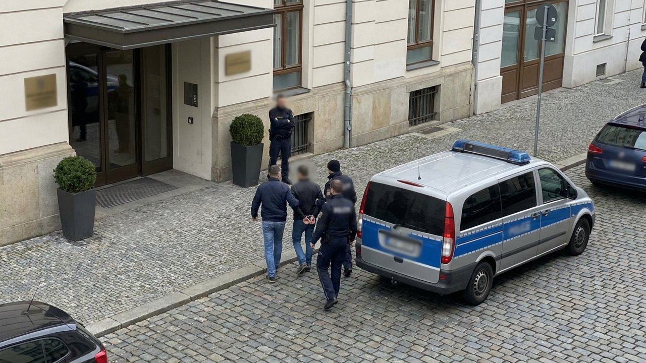 Polícia prende genro da falsa vidente Rosa Stanesco, suspeito de induzir Sabine Boghici ao suicídio